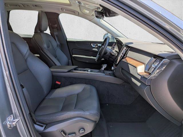 Used 2021 Volvo XC60 T5 Momentum w/ Premium Package AWD/4WD image 21