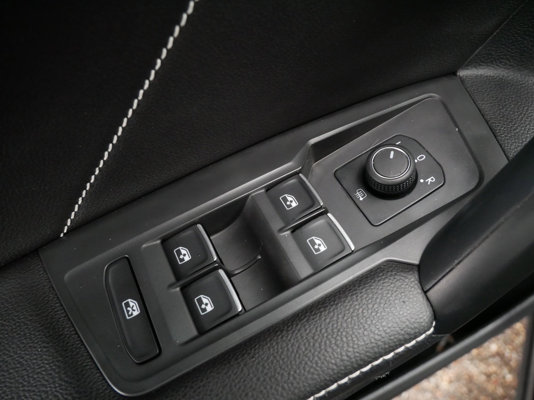 Certified 2022 Volkswagen Tiguan SE w/ Panoramic Sunroof Package image 19