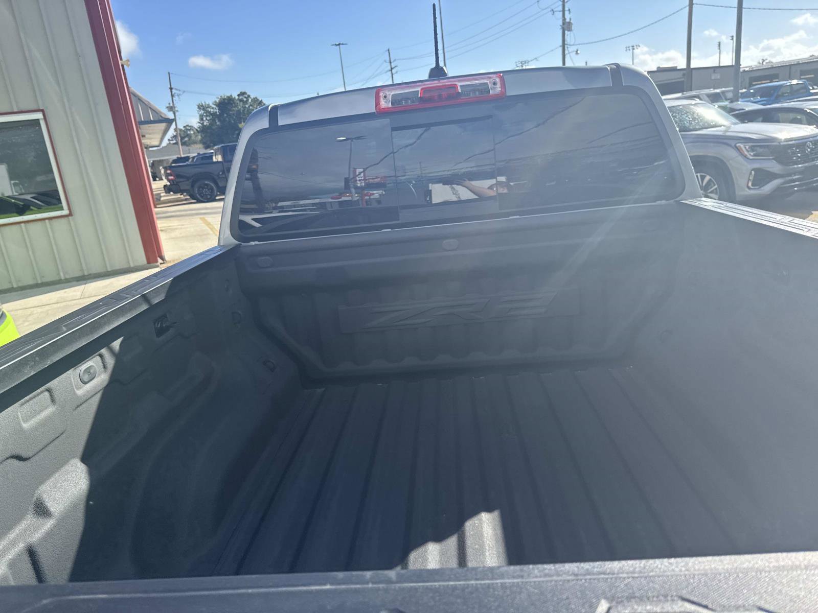 Used 2024 Chevrolet Colorado ZR2 w/ Technology Package image 8