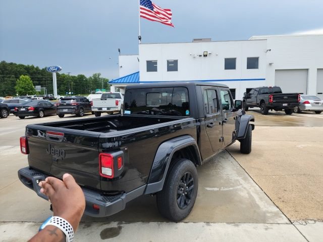 Used 2022 Jeep Gladiator Sport AWD/4WD image 13
