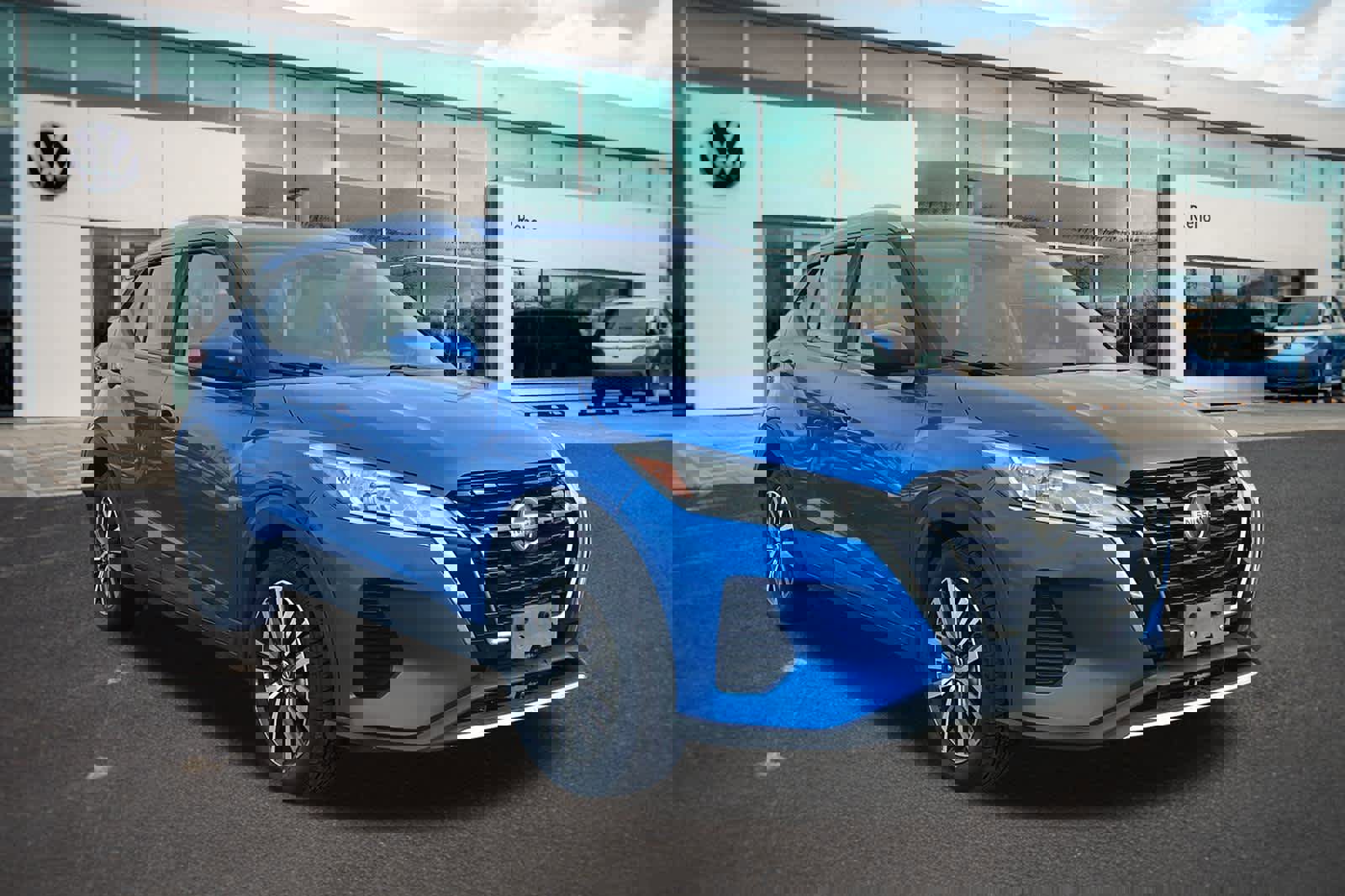 Used 2021 Nissan Kicks SV image 3