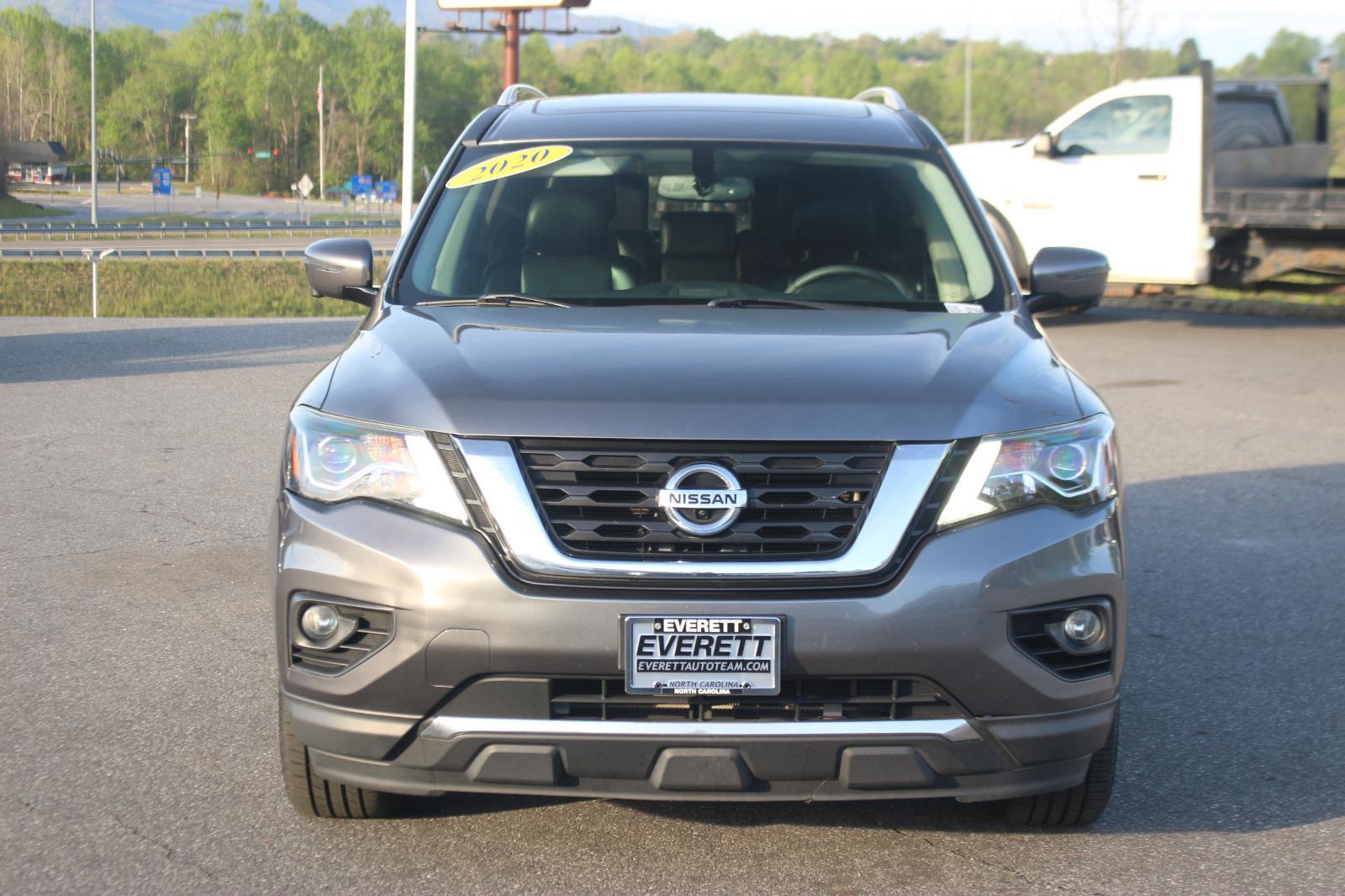 Used 2020 Nissan Pathfinder Platinum image 2