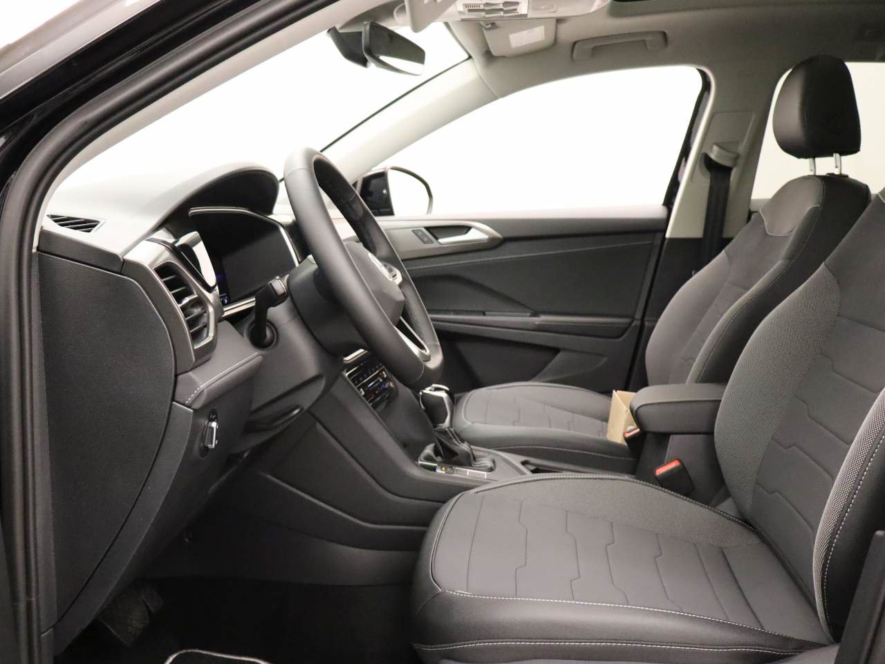 New 2026 Volkswagen Taos SE FWD image 14