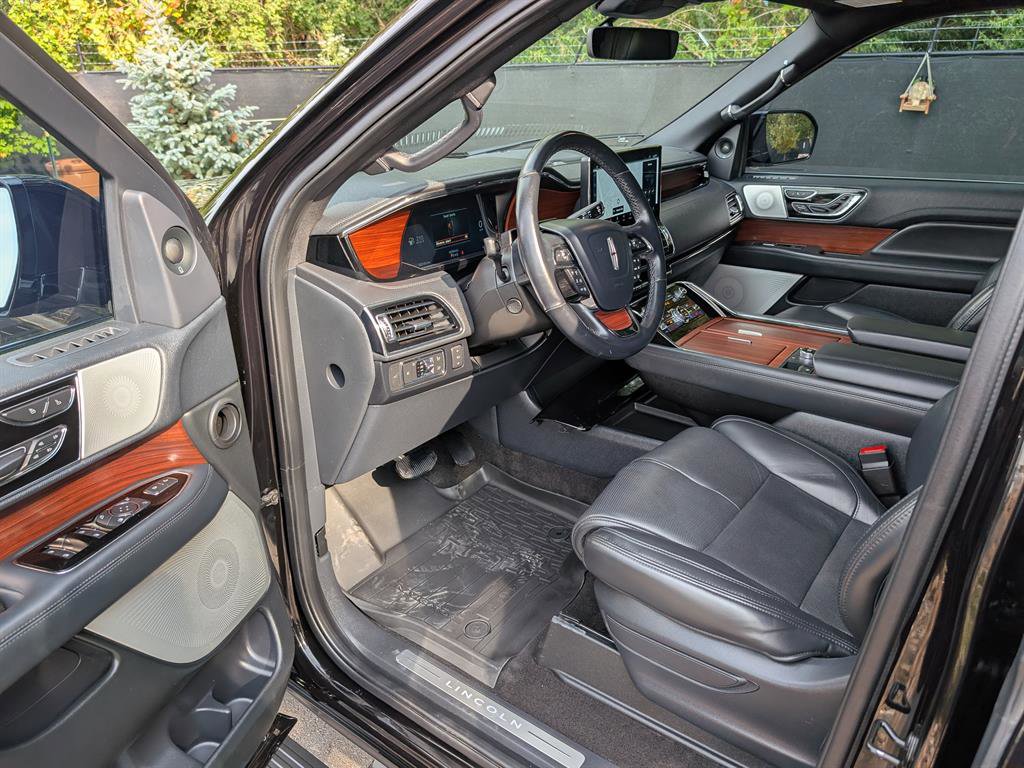 Used 2022 Lincoln Navigator Reserve image 30