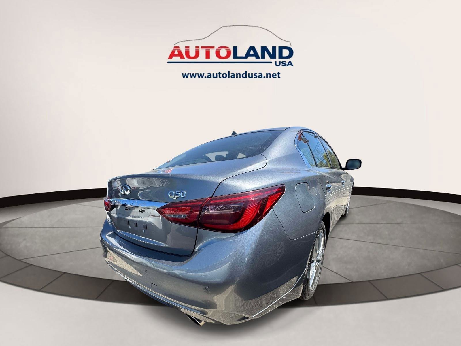 Used 2019 INFINITI Q50 Luxe w/ Essential Package (3.0T Luxe) AWD/4WD image 3