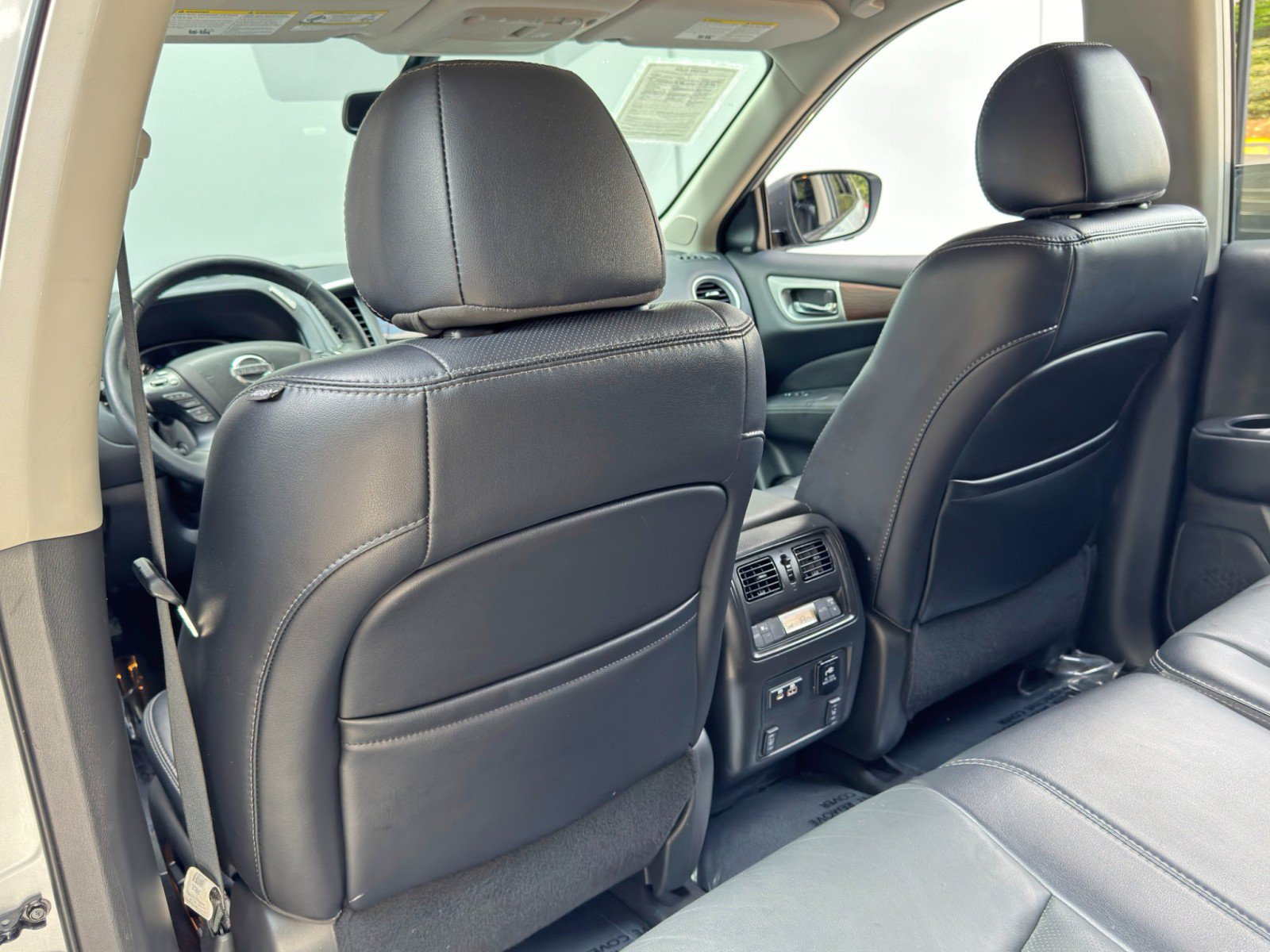 Used 2020 Nissan Pathfinder Platinum FWD image 34