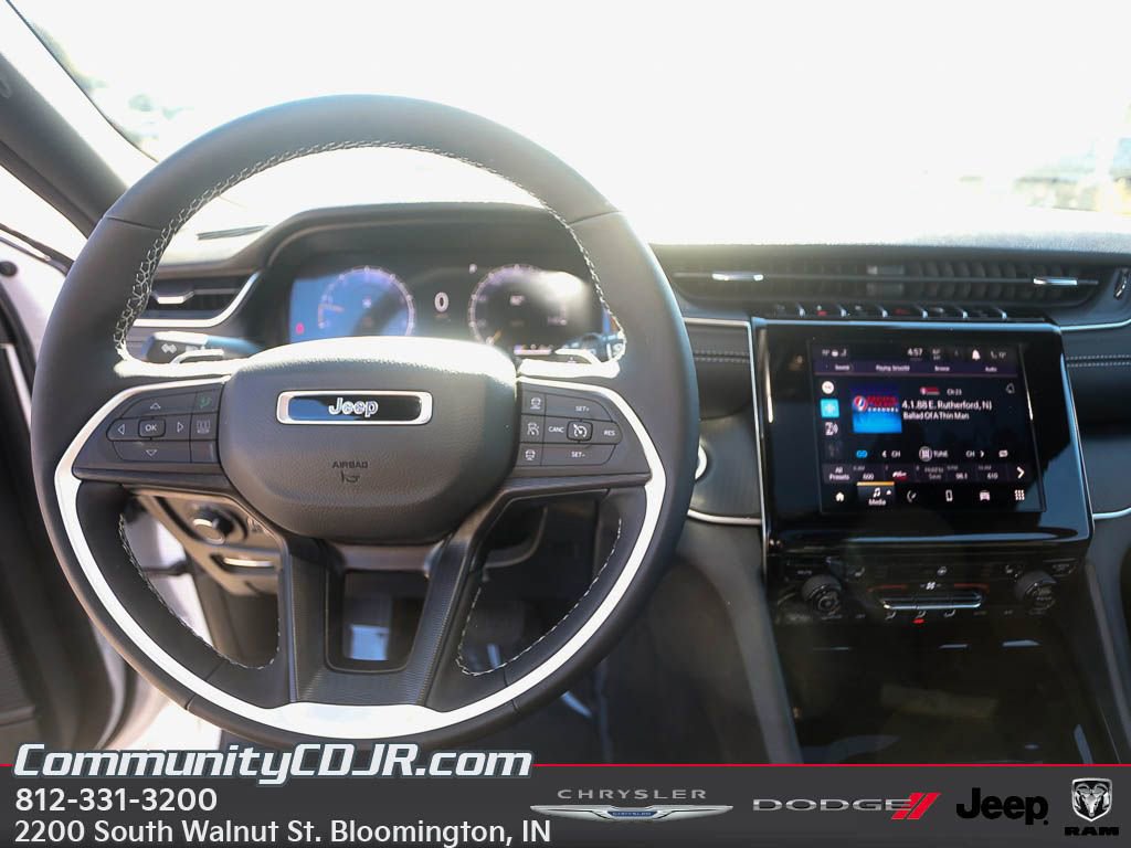 New 2025 Jeep Grand Cherokee Laredo X w/ Luxury Tech Group I image 10