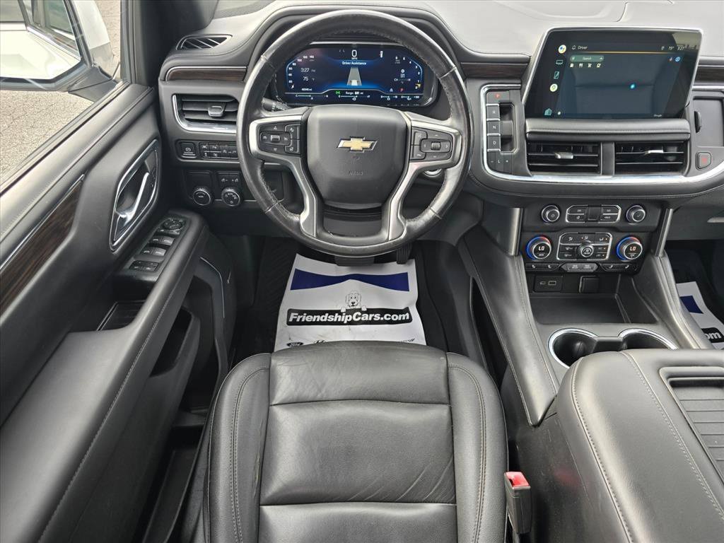 Used 2022 Chevrolet Suburban LT w/ Luxury Package RWD image 3