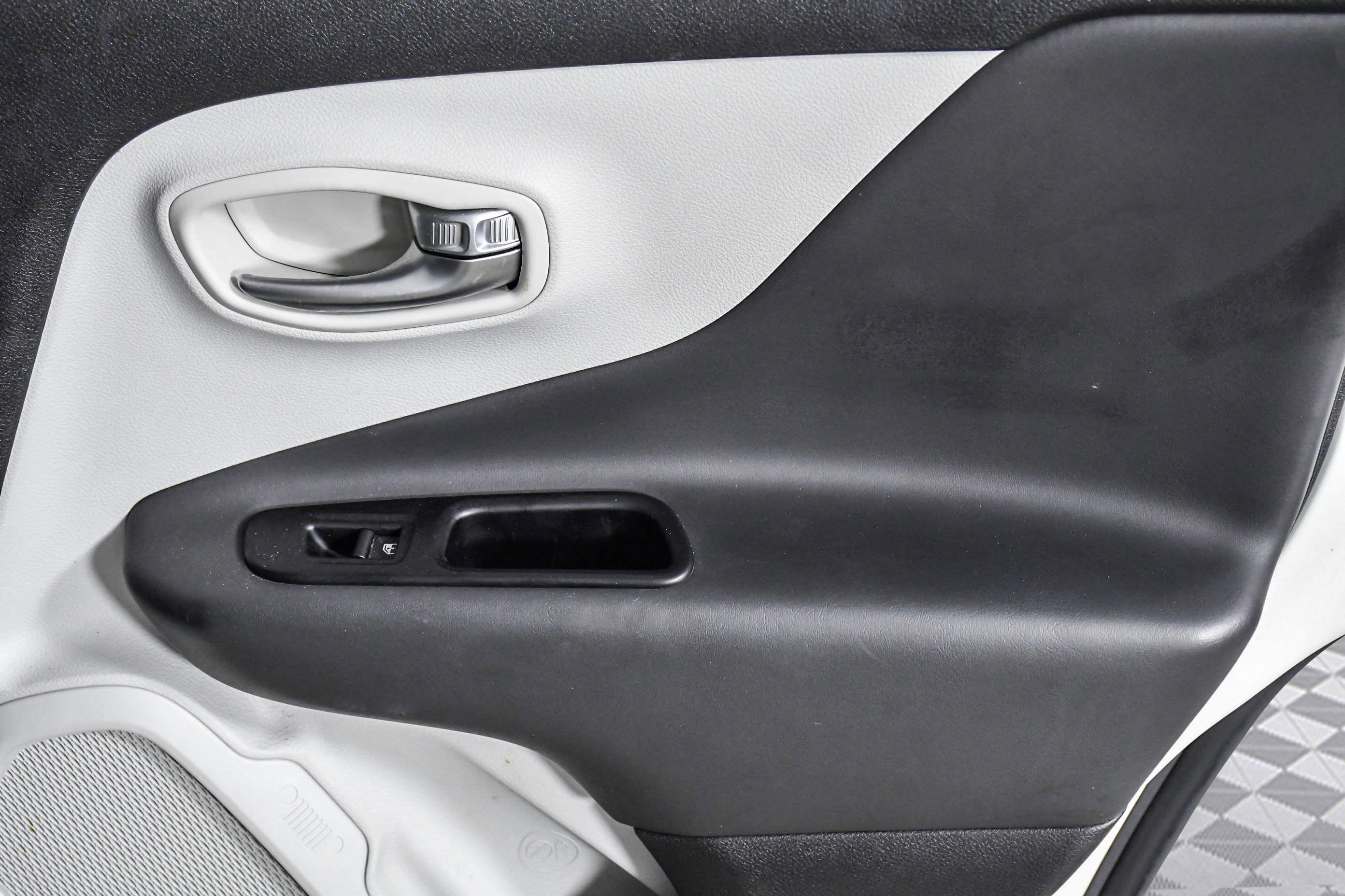 Used 2020 Jeep Renegade Limited image 21