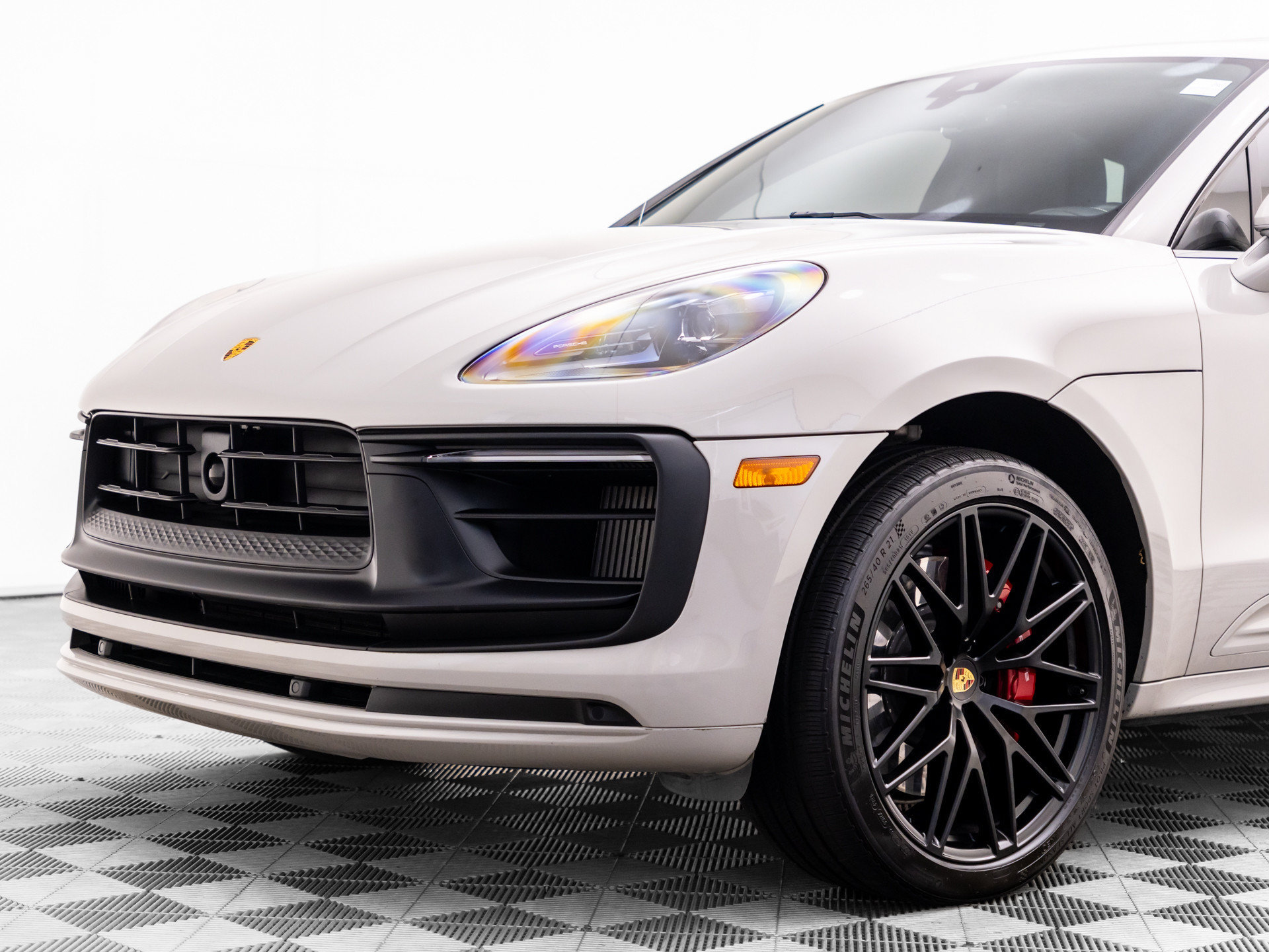 Certified 2023 Porsche Macan GTS w/ Premium Package Plus AWD/4WD image 39