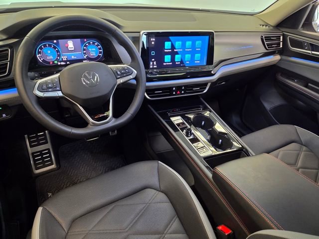 Used 2024 Volkswagen Atlas Peak Edition SE AWD/4WD image 13