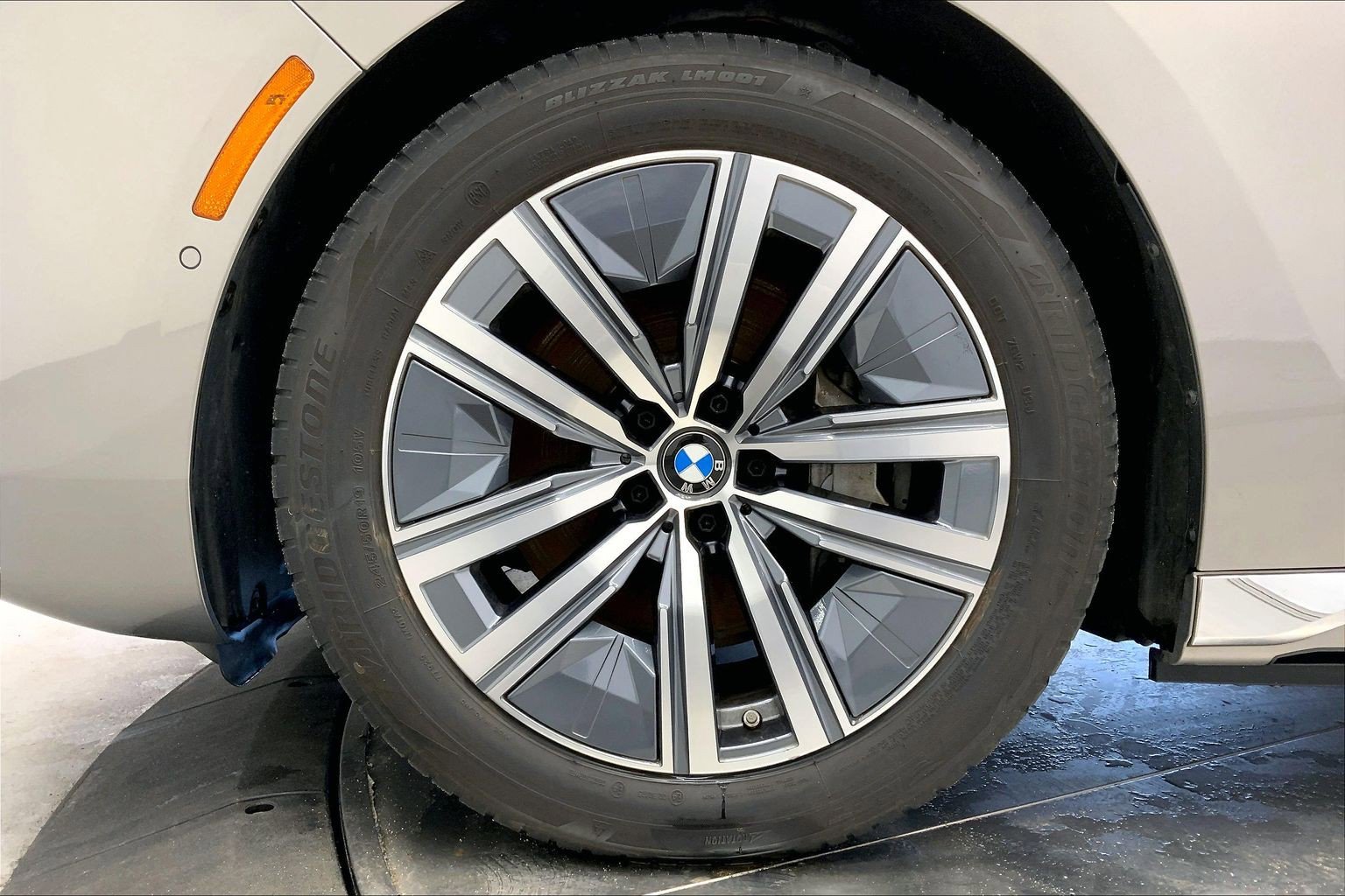 Used 2024 BMW i7 eDrive50 image 9