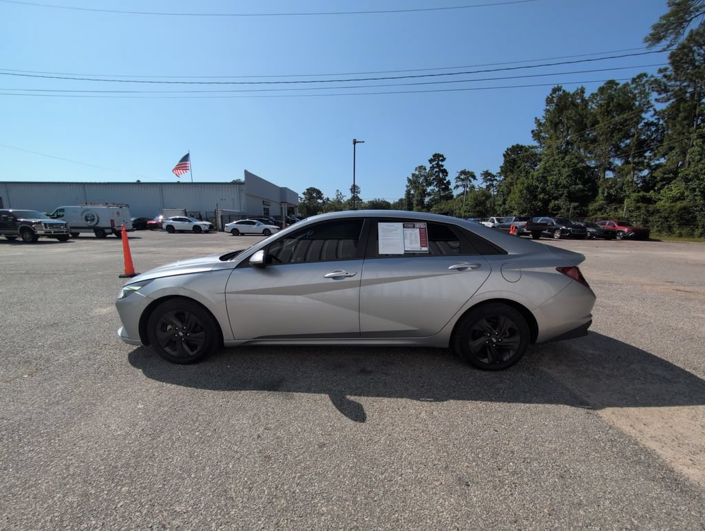 Used 2022 Hyundai Elantra SEL w/ Cargo Package FWD image 5