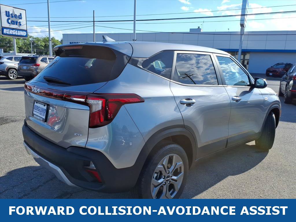Used 2026 Kia Seltos LX AWD/4WD image 3