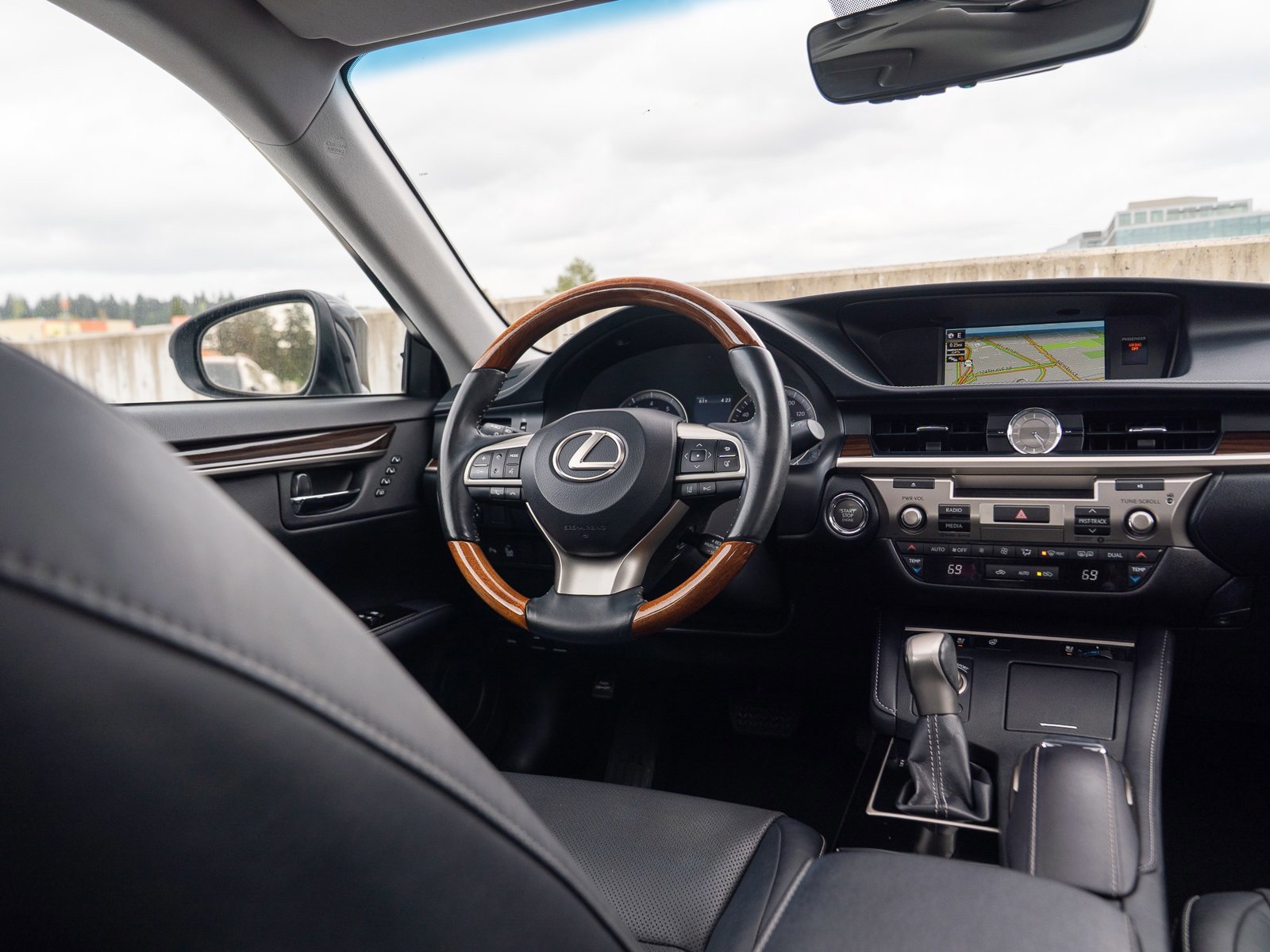 Used 2017 Lexus ES 350 w/ Navigation System Package FWD image 19