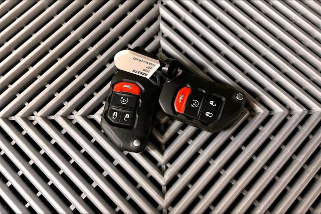 Used 2022 Jeep Wrangler Unlimited Sahara w/ Cold Weather Group image 11