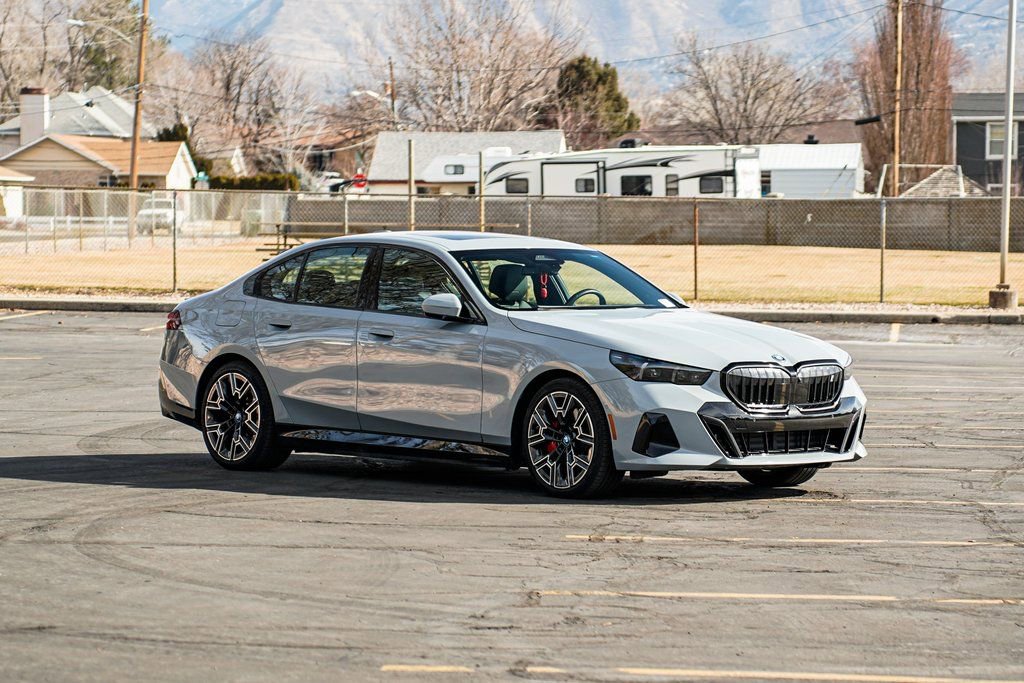 Used 2025 BMW i5 xDrive40 w/ M Sport Package image 3