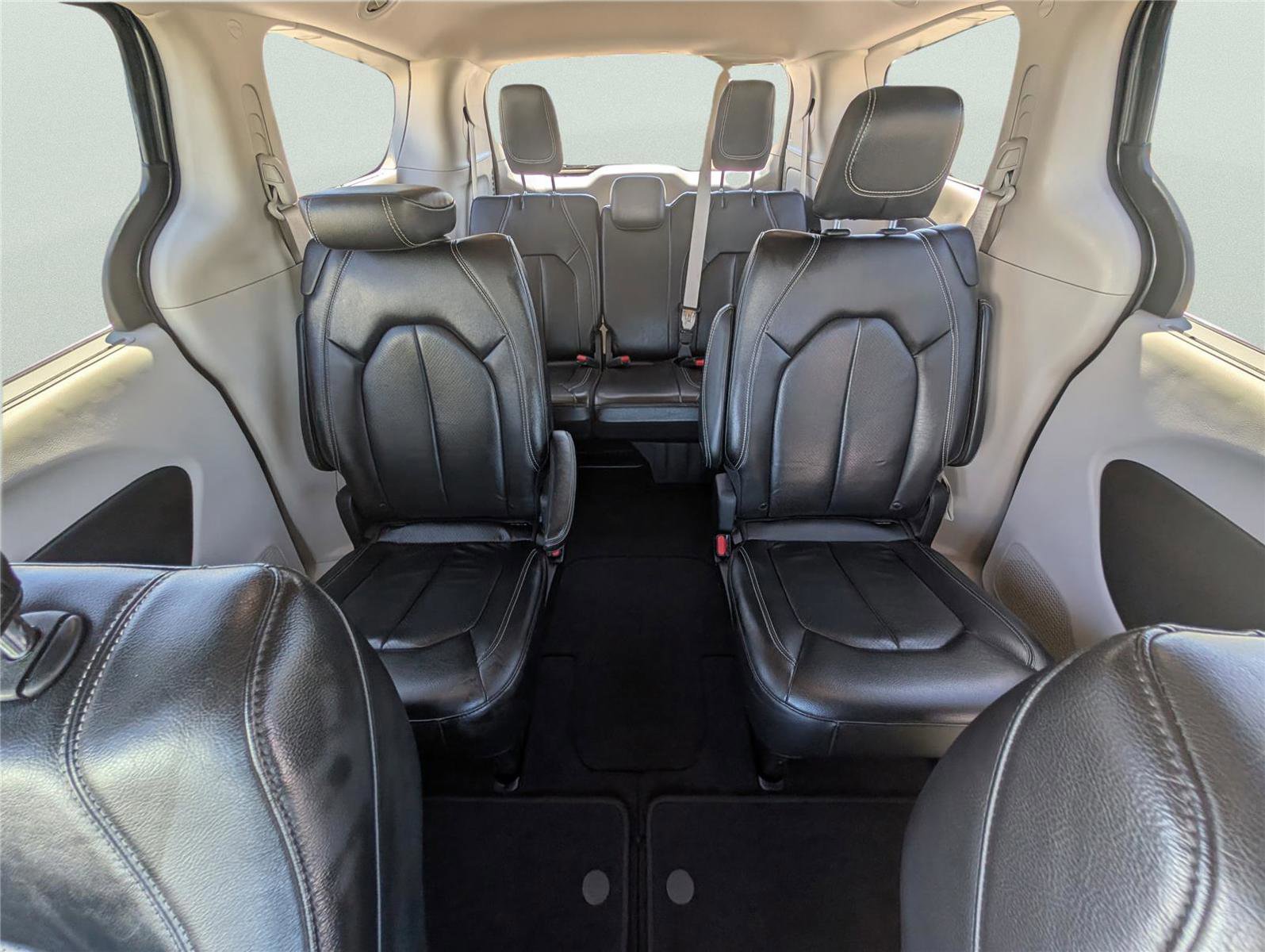 Used 2022 Chrysler Pacifica Touring-L image 34