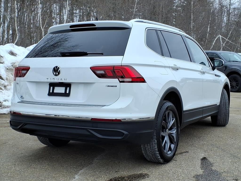 Used 2022 Volkswagen Tiguan SE w/ Panoramic Sunroof Package image 3