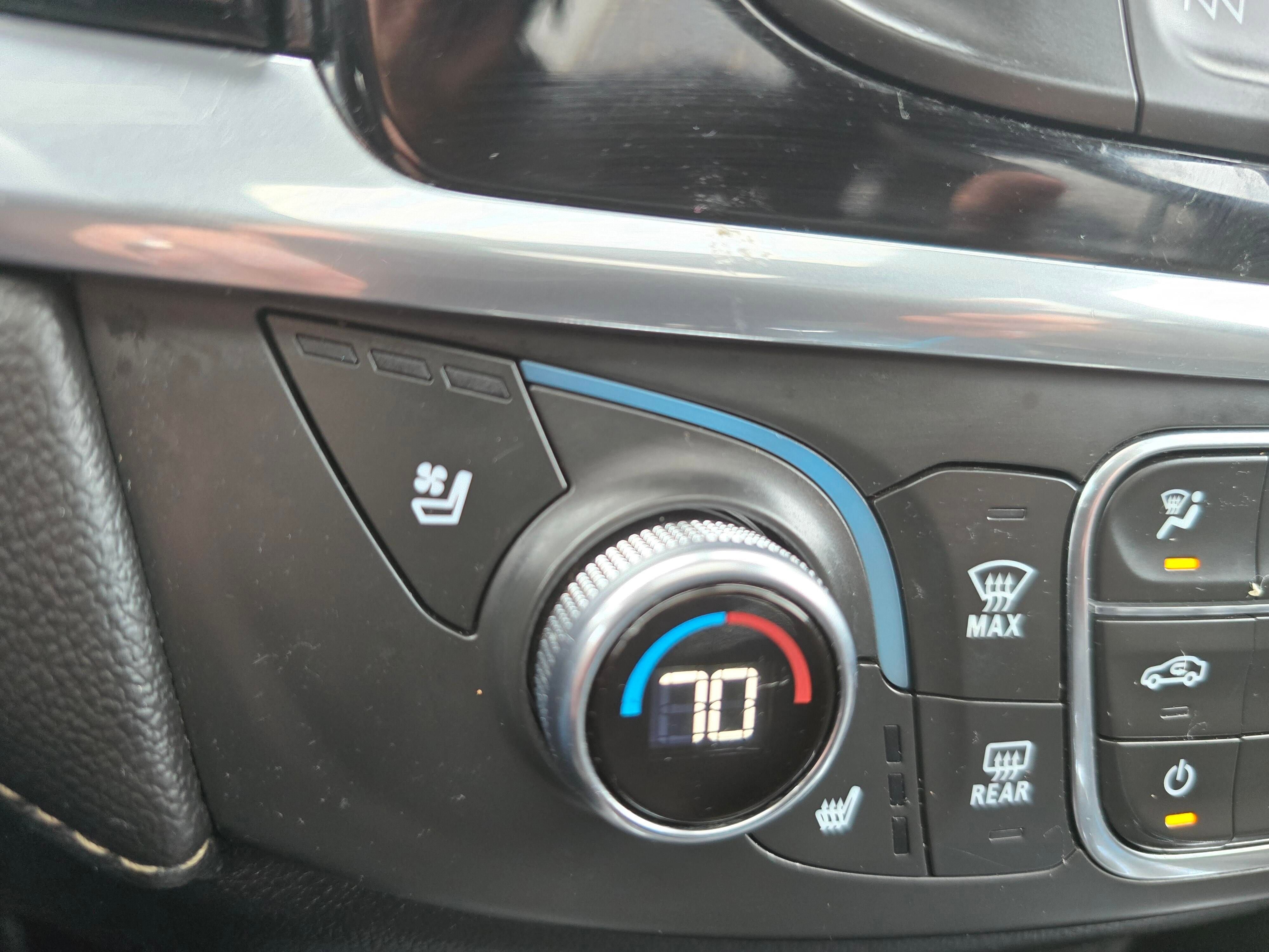 Used 2023 Chevrolet Traverse Premier AWD/4WD image 19