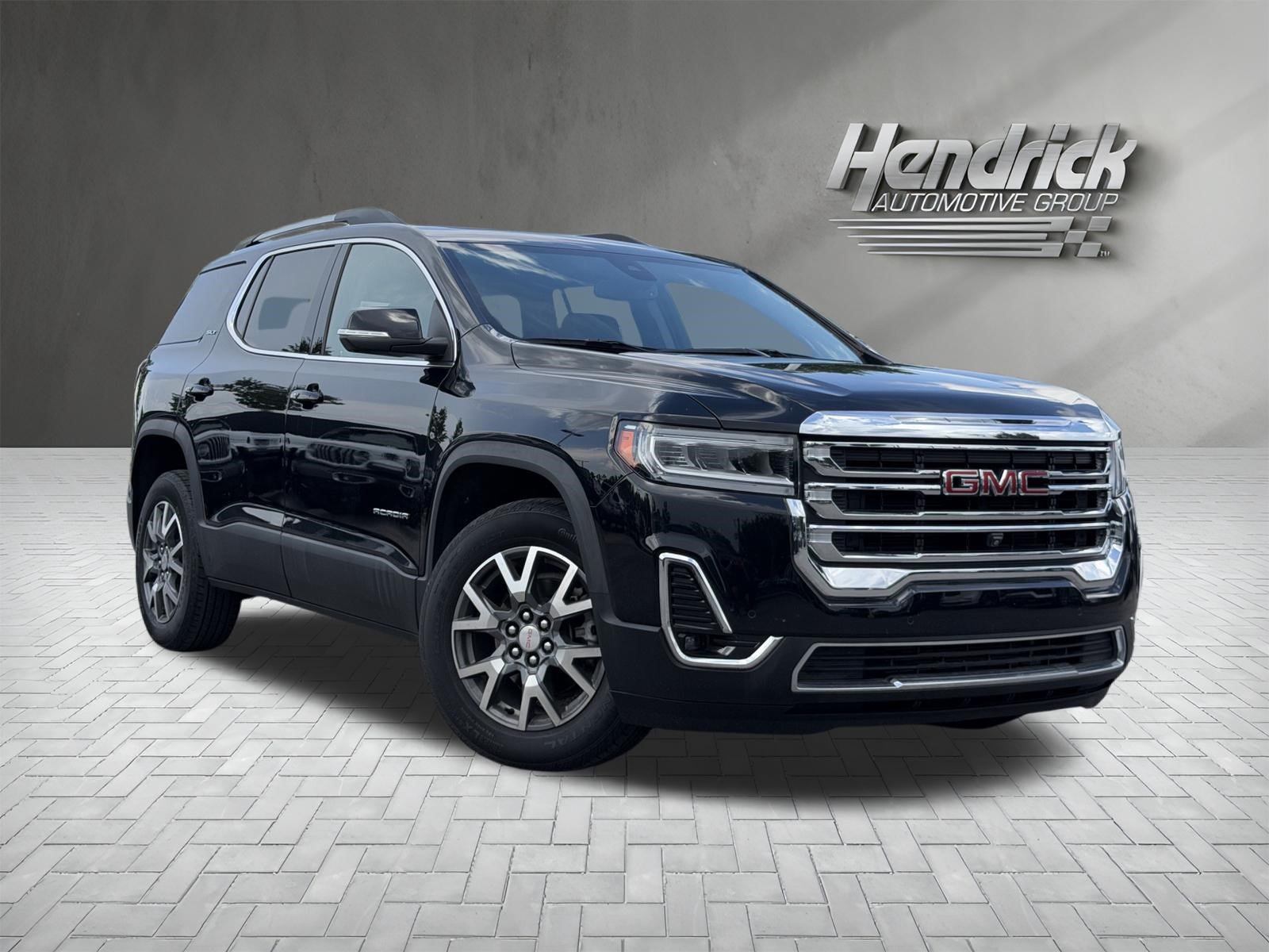 Used 2023 GMC Acadia SLT w/ Technology Package AWD/4WD image 2