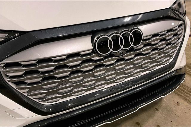 Used 2024 Audi Q8 e-tron Premium Plus w/ Premium Plus Package image 30