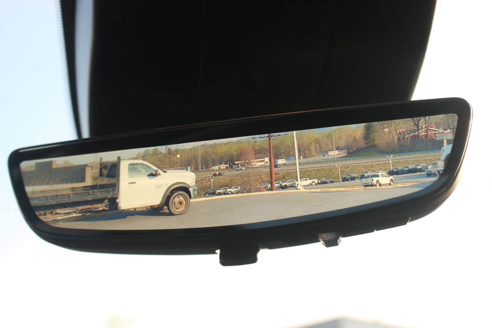 Used 2025 Chevrolet Silverado 1500 ZR2 w/ Technology Package image 35