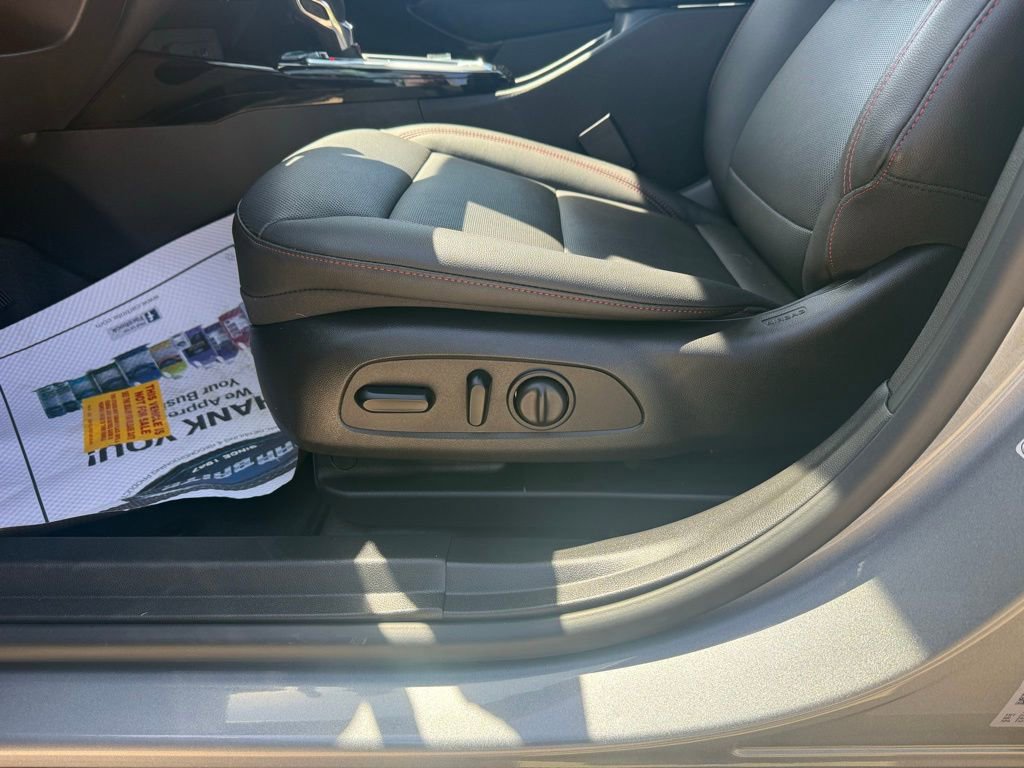 Used 2025 Chevrolet Trax RS w/ Driver Confidence Package image 28