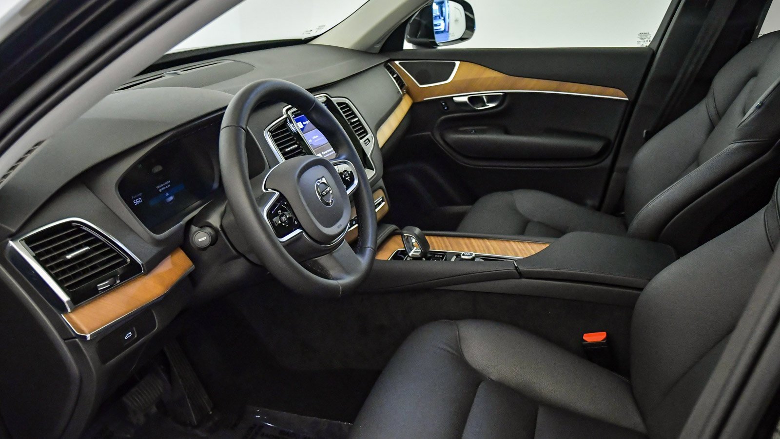 Certified 2025 Volvo XC90 B6 Plus image 20