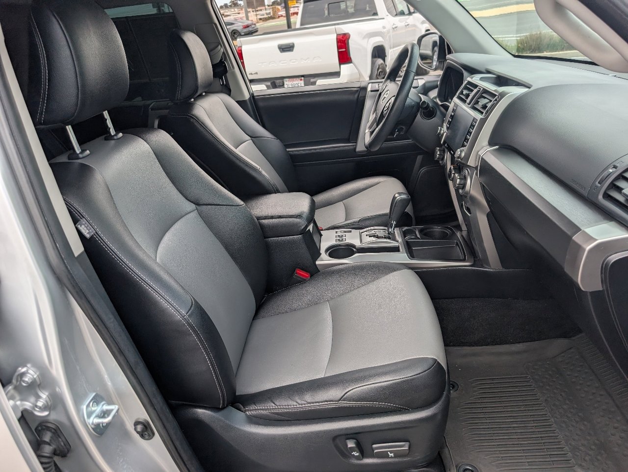 Used 2022 Toyota 4Runner SR5 Premium w/ Moonroof Package RWD image 9