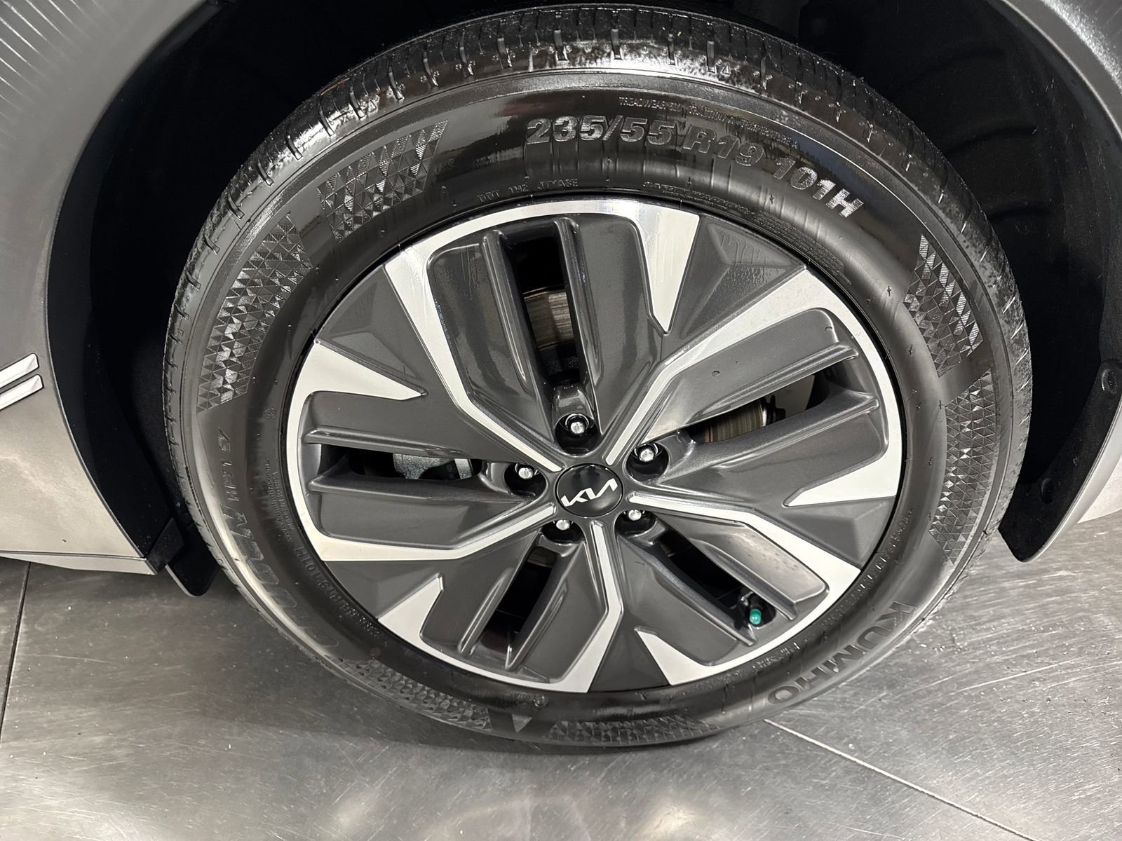 Certified 2024 Kia EV6 Light AWD/4WD image 12