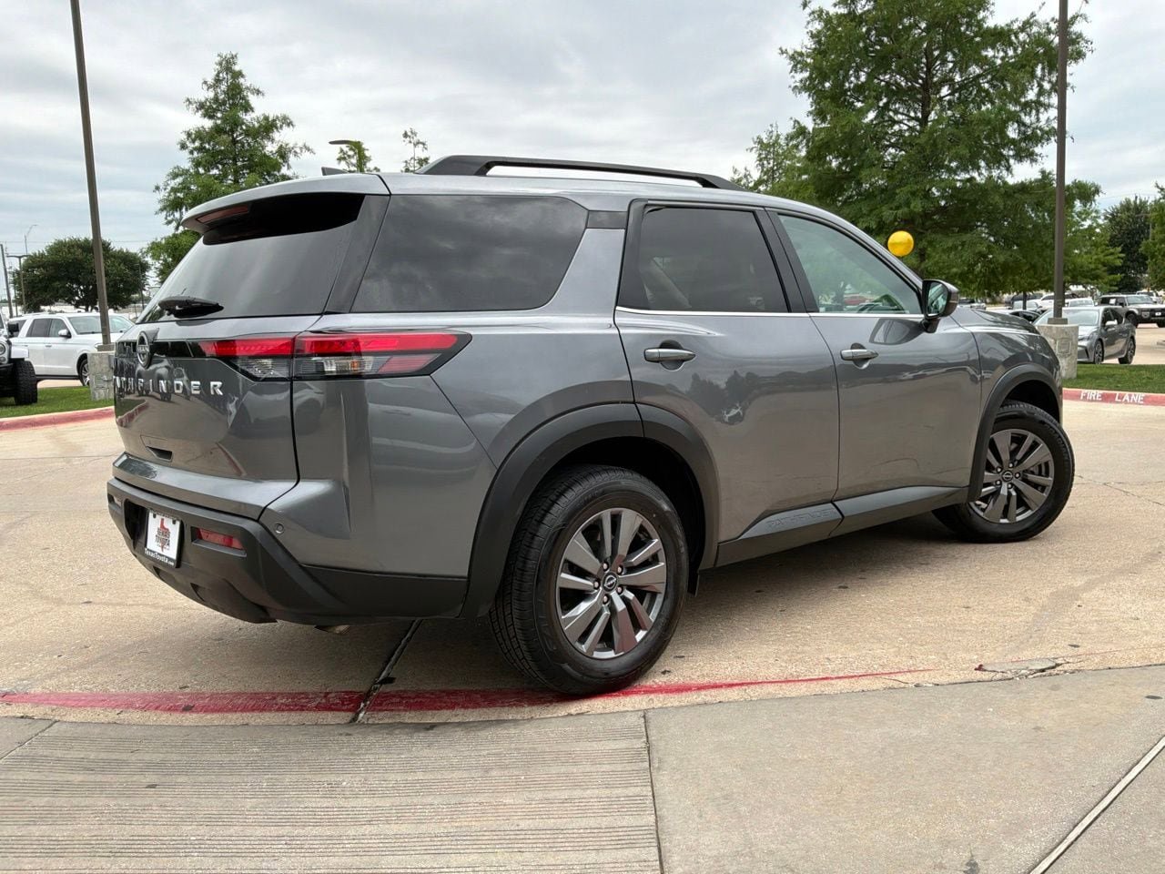 Used 2025 Nissan Pathfinder SV FWD image 6