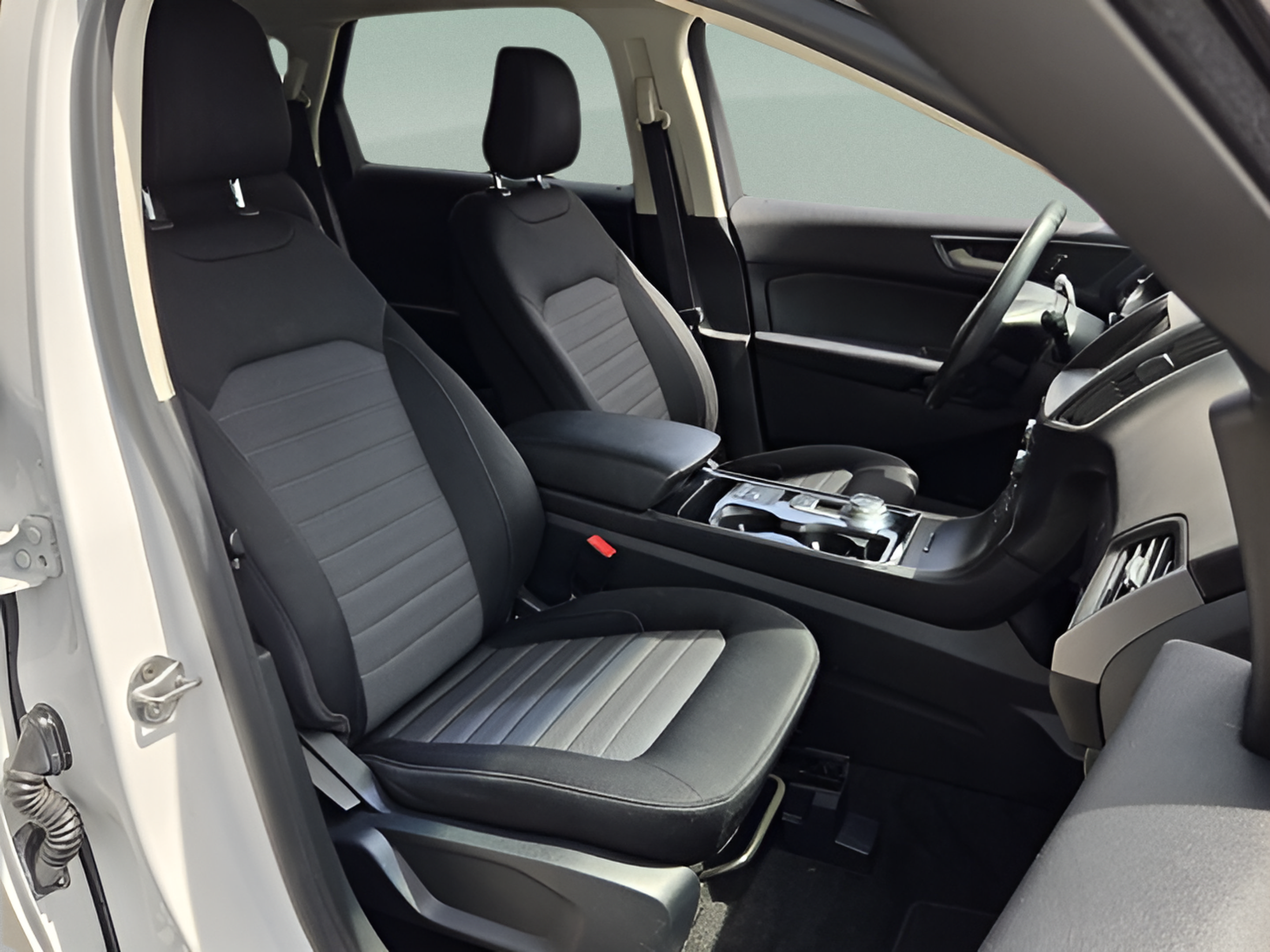 Used 2020 Ford Edge SE FWD image 15