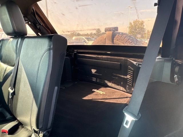 Used 2017 Jeep Wrangler Unlimited Sahara AWD/4WD image 33