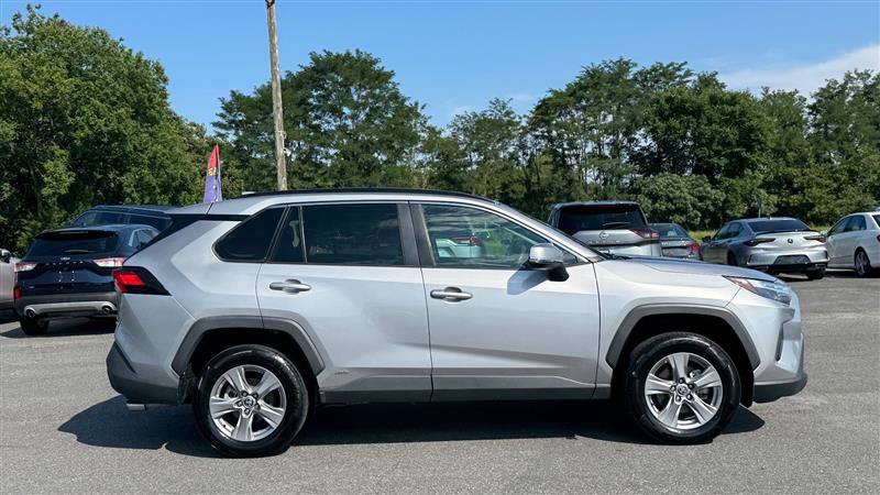 Used 2022 Toyota RAV4 XLE w/ Convenience Package AWD/4WD image 4