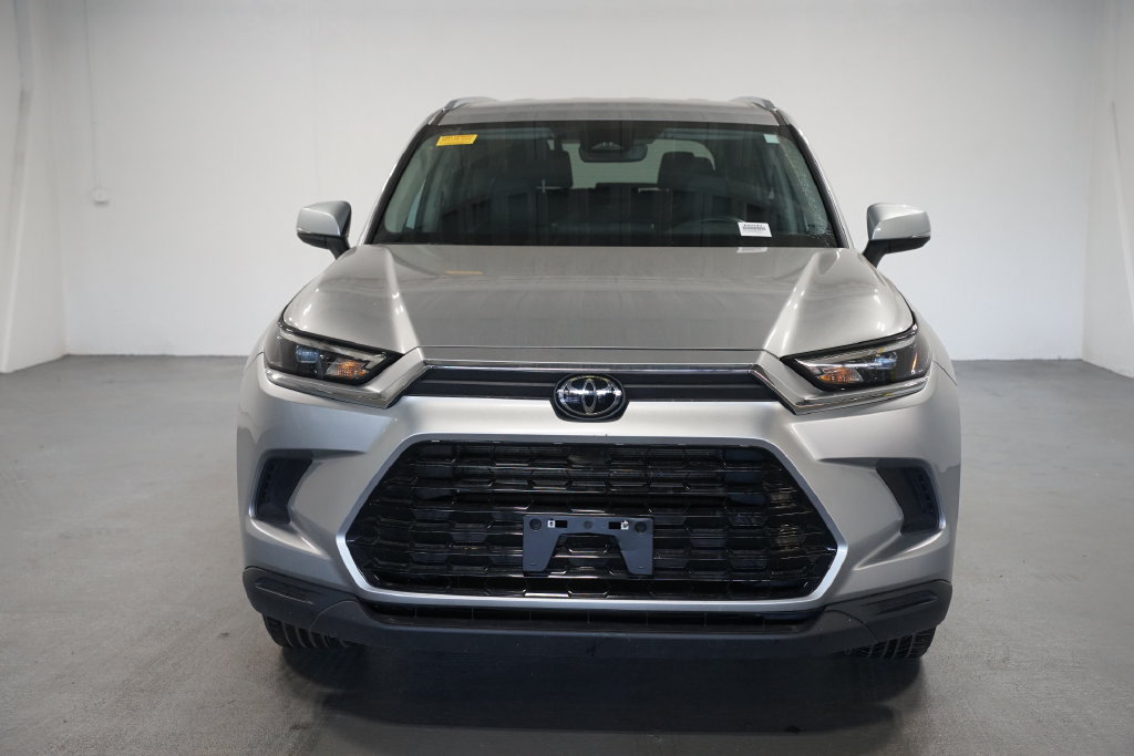 Used 2025 Toyota Grand Highlander AWD image 2