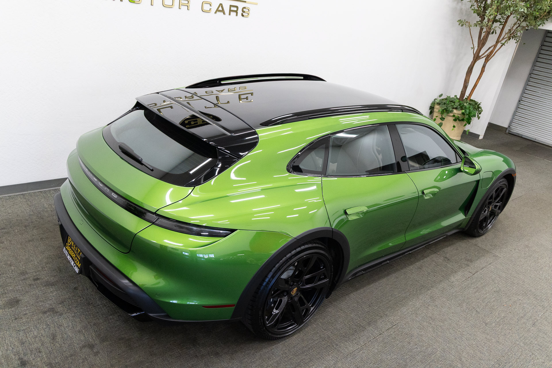 Used 2022 Porsche Taycan 4 Cross Turismo AWD/4WD image 23