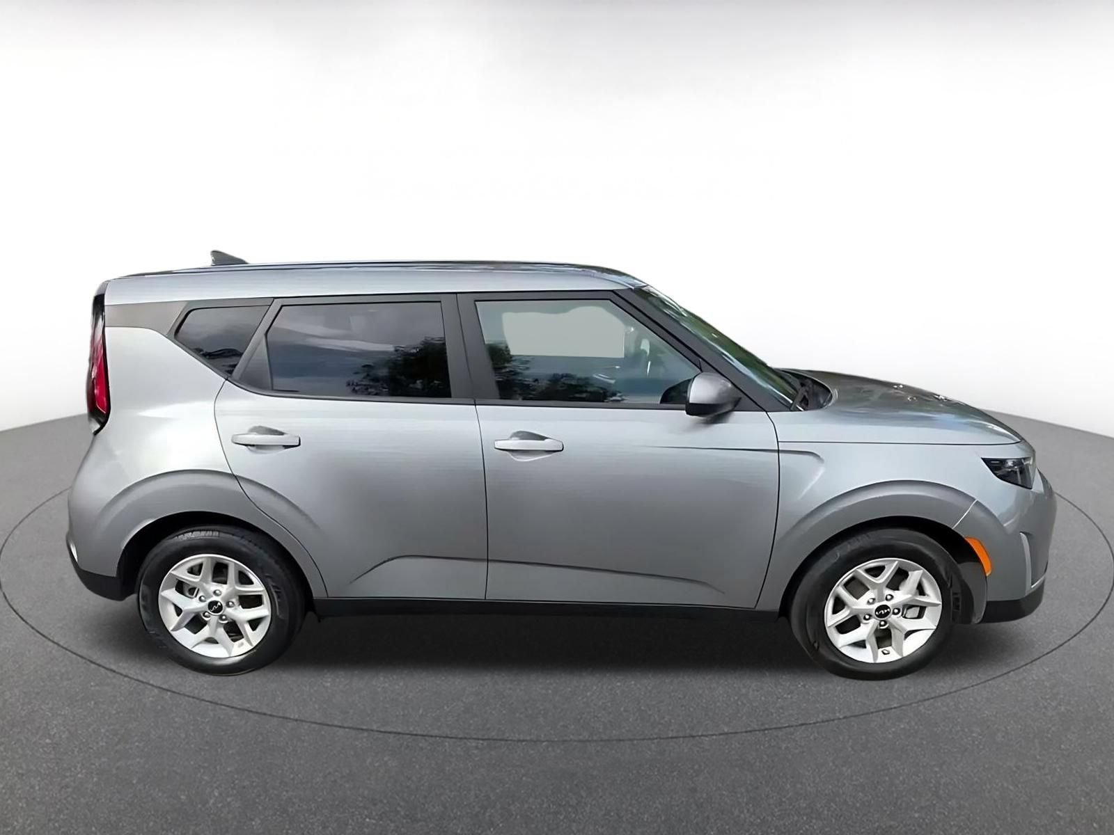 Used 2025 Kia Soul LX w/ LX Technology Package FWD image 15