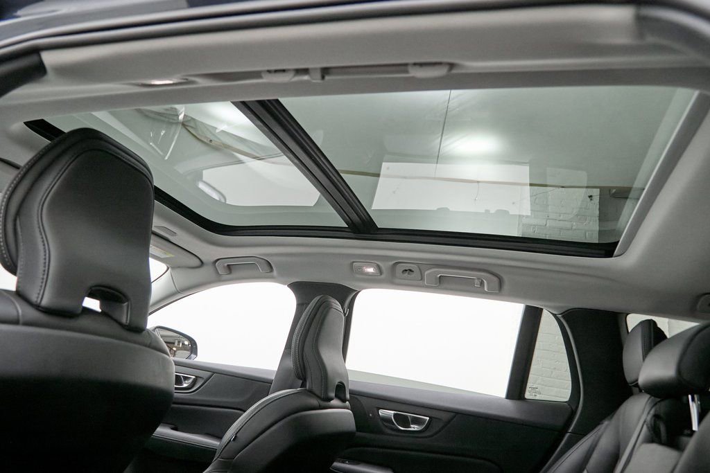 Certified 2024 Volvo V60 B5 Cross Country Ultimate image 23