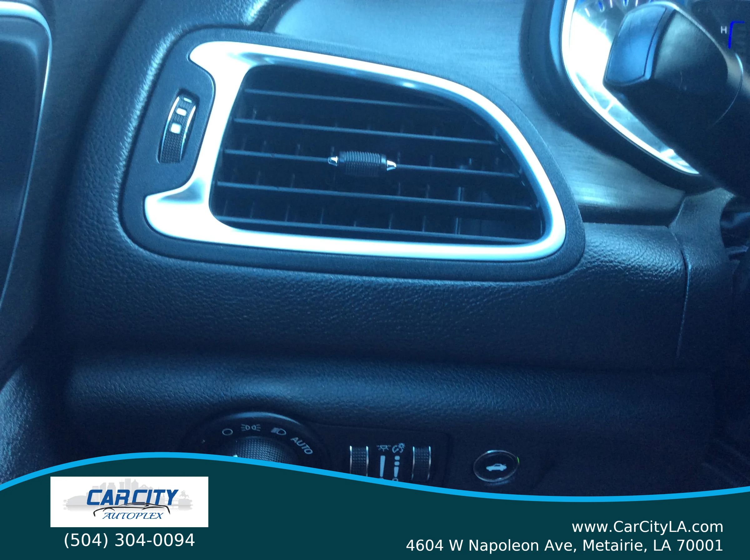 Used 2017 Chrysler 200 Limited Platinum w/ Comfort & Convenience Group image 12