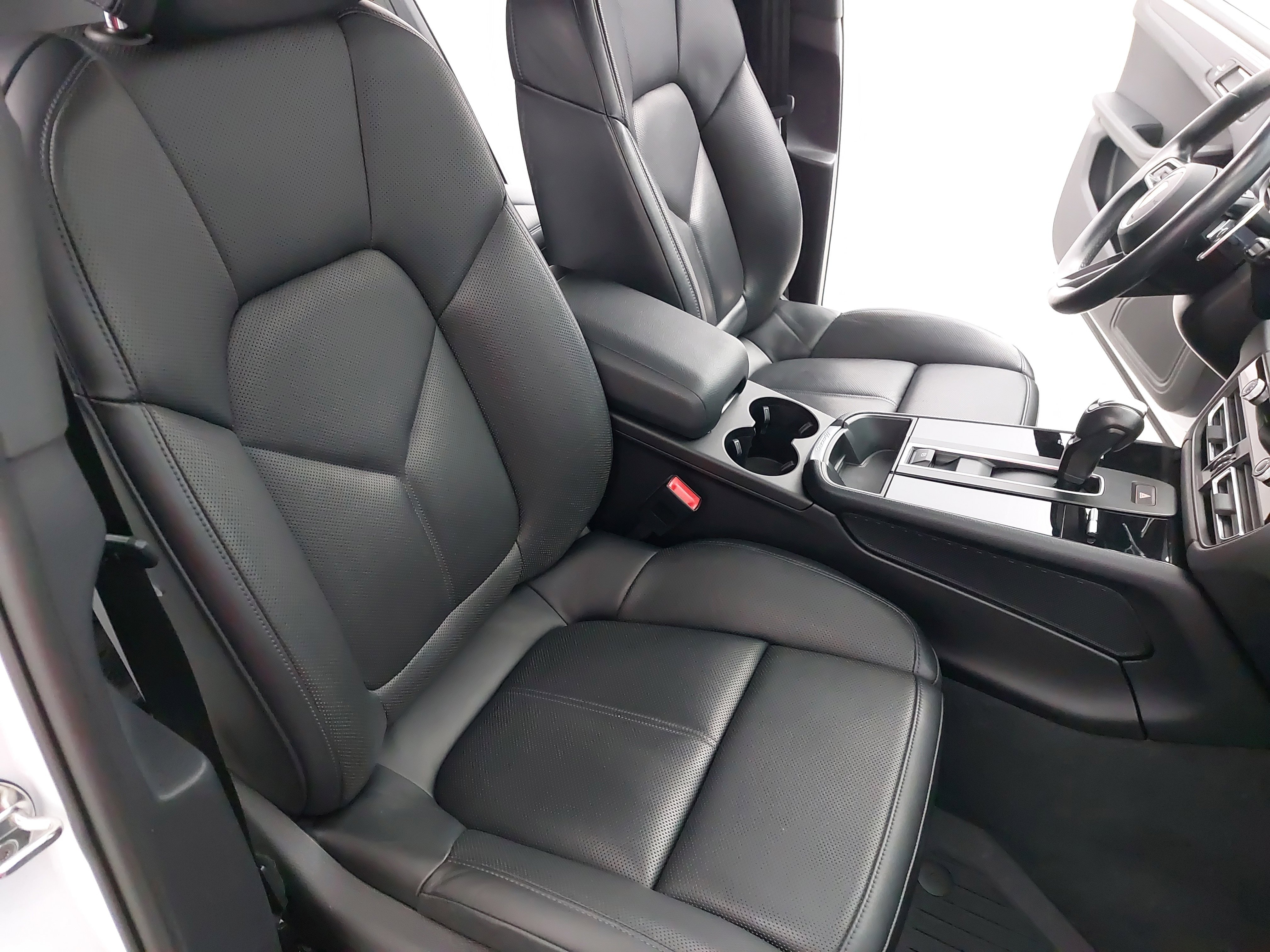 Used 2023 Porsche Macan image 12