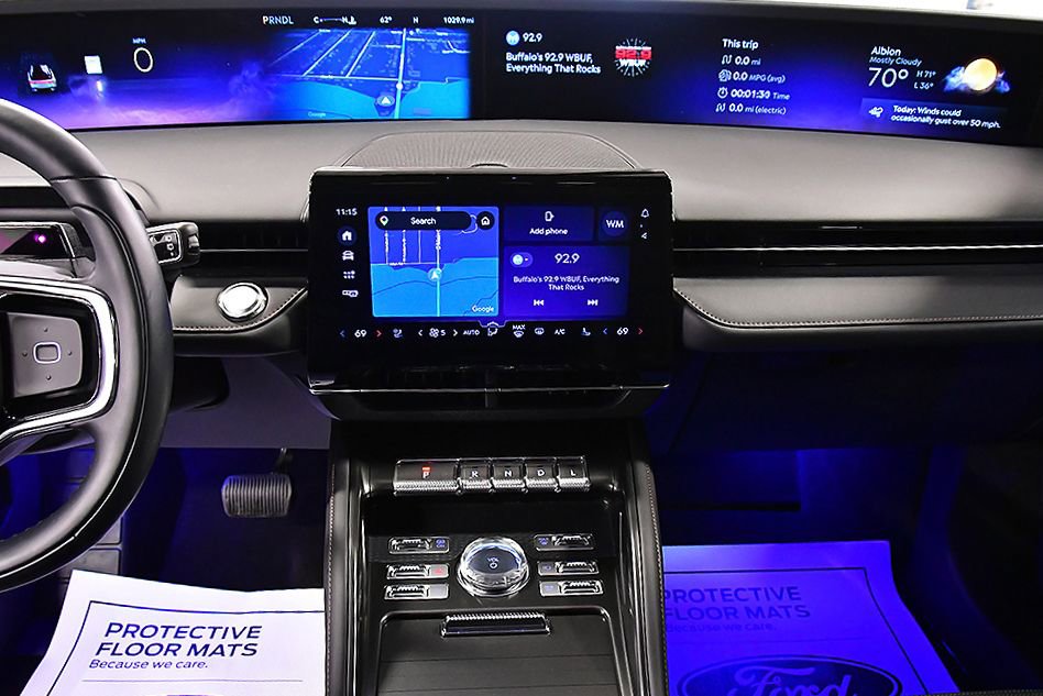 Used 2025 Lincoln Nautilus Reserve w/ Jet Appearance Package image 24