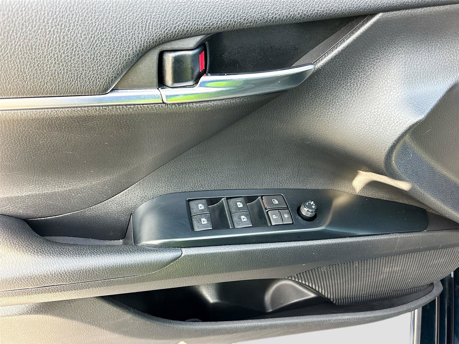 Used 2020 Toyota Camry SE FWD image 20