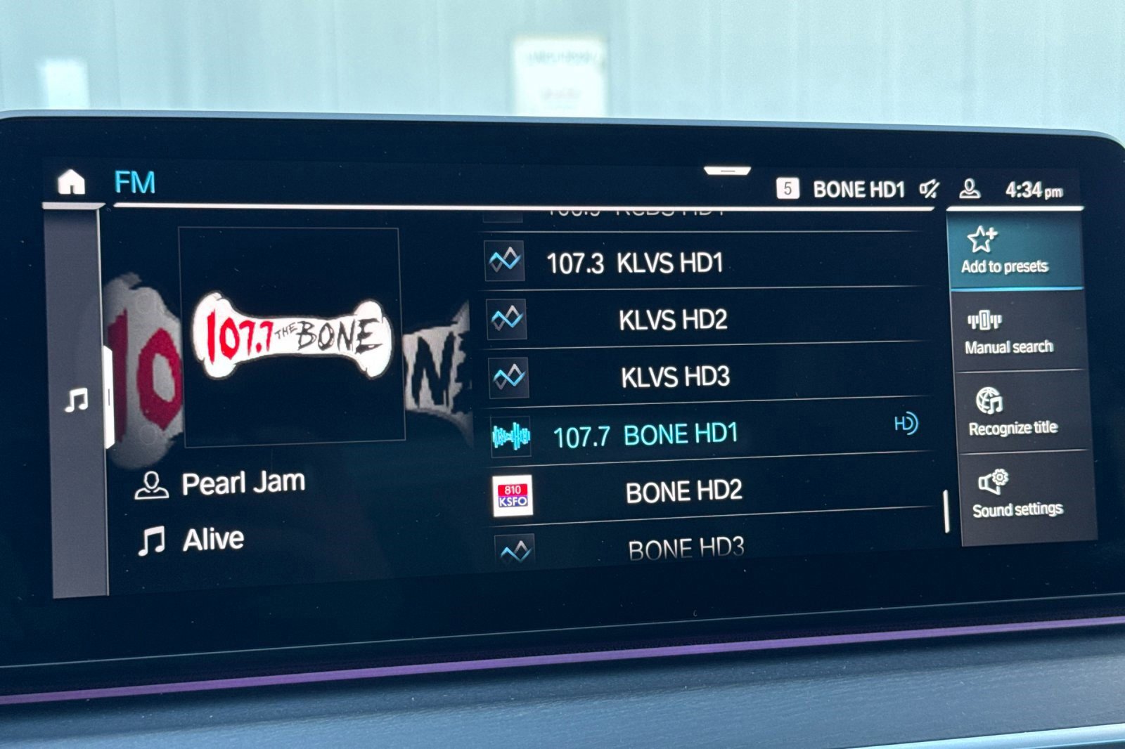 Used 2023 BMW 530e w/ Convenience Package image 22