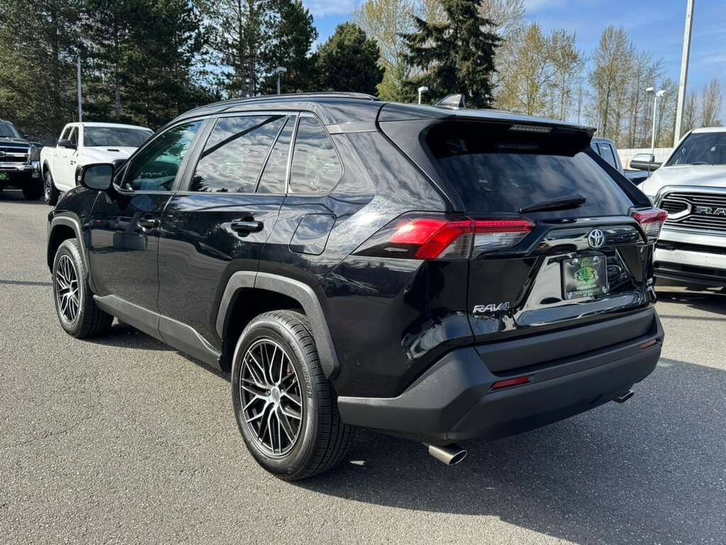 Used 2020 Toyota RAV4 XLE w/ Carpet Mat Package AWD/4WD image 13