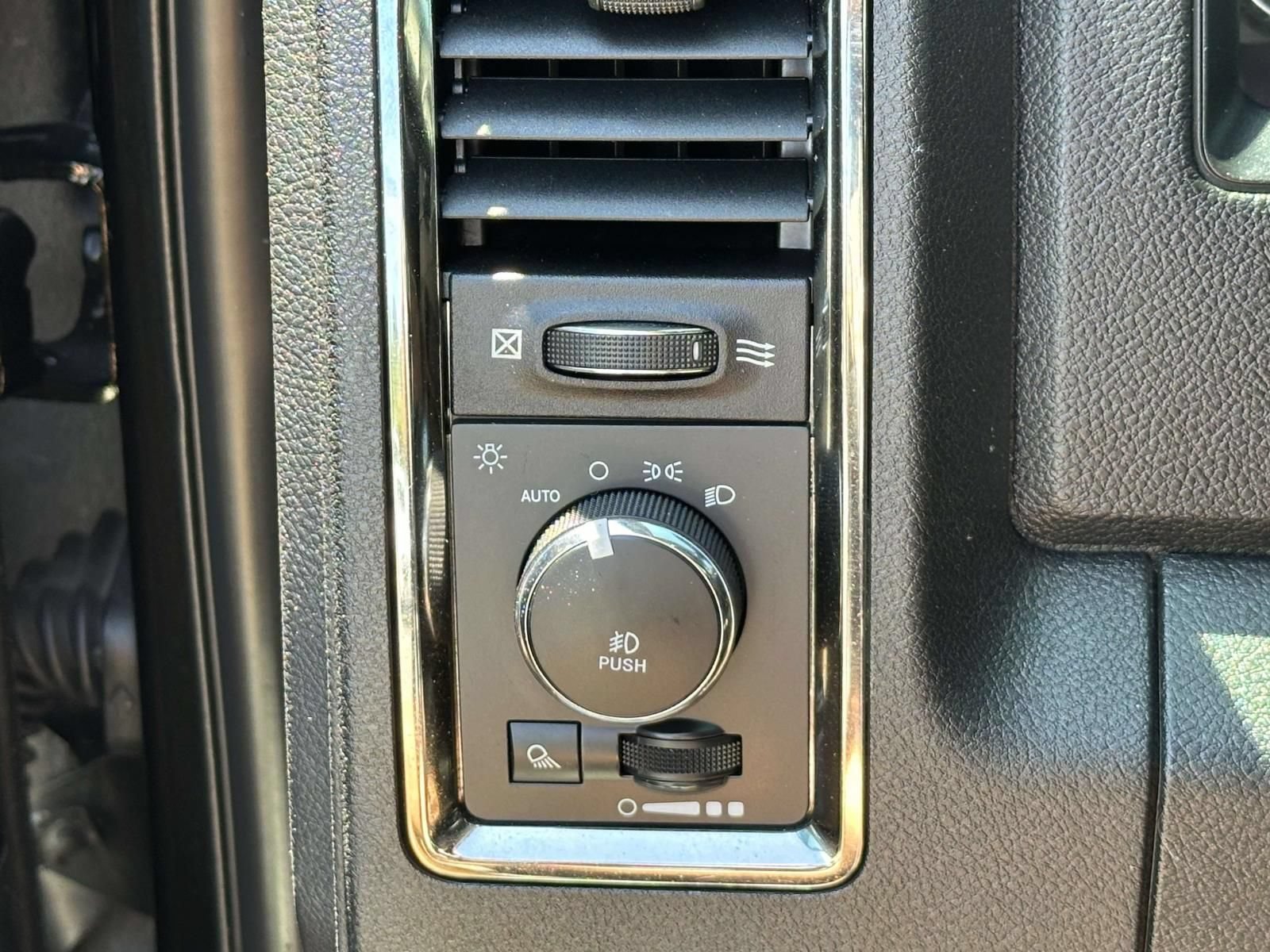 Used 2018 RAM 2500 Laramie w/ Sport Appearance Group AWD/4WD image 16