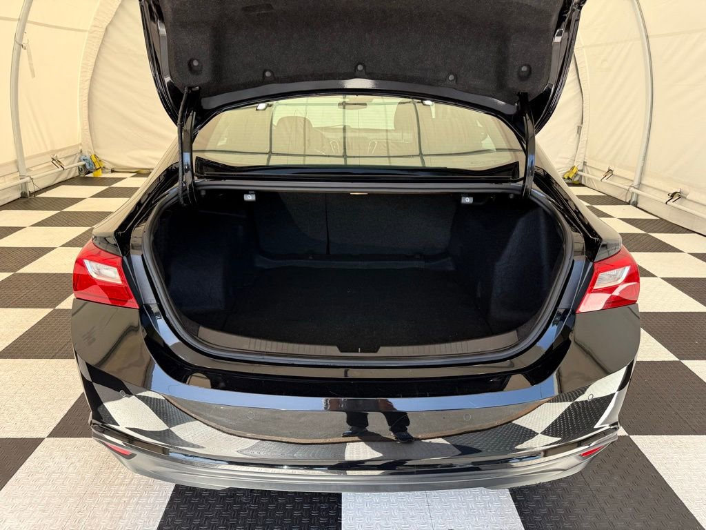 Used 2025 Chevrolet Malibu LT FWD image 4