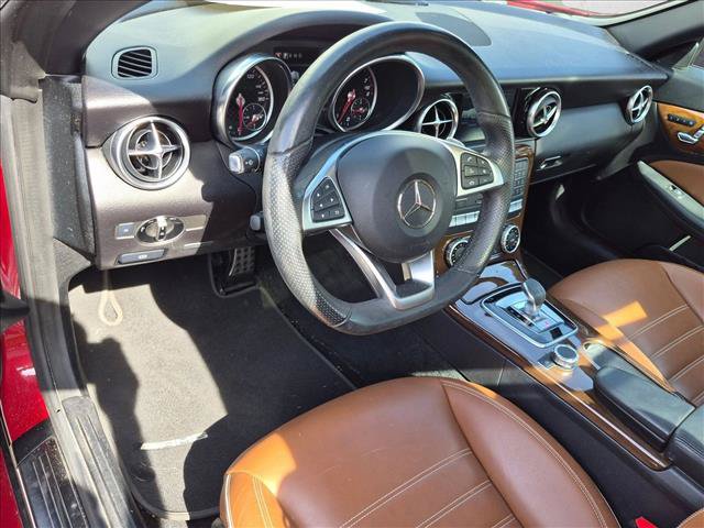 Used 2020 Mercedes-Benz SLC 300 image 4