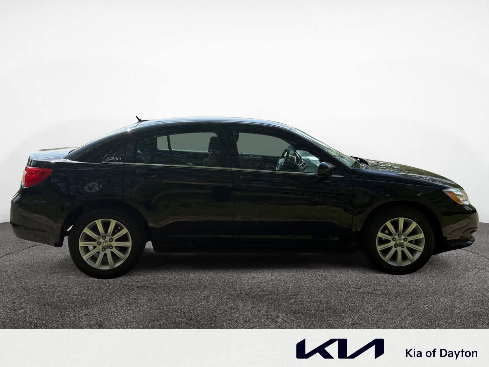 Used 2013 Chrysler 200 Touring w/ Cold Weather Group FWD image 4