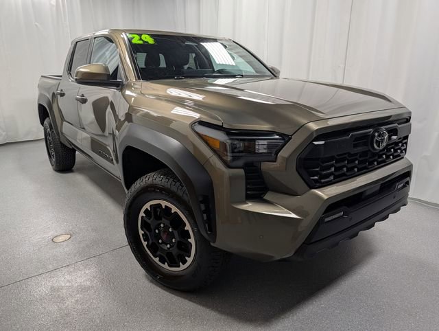 Used 2024 Toyota Tacoma TRD Sport AWD/4WD image 2
